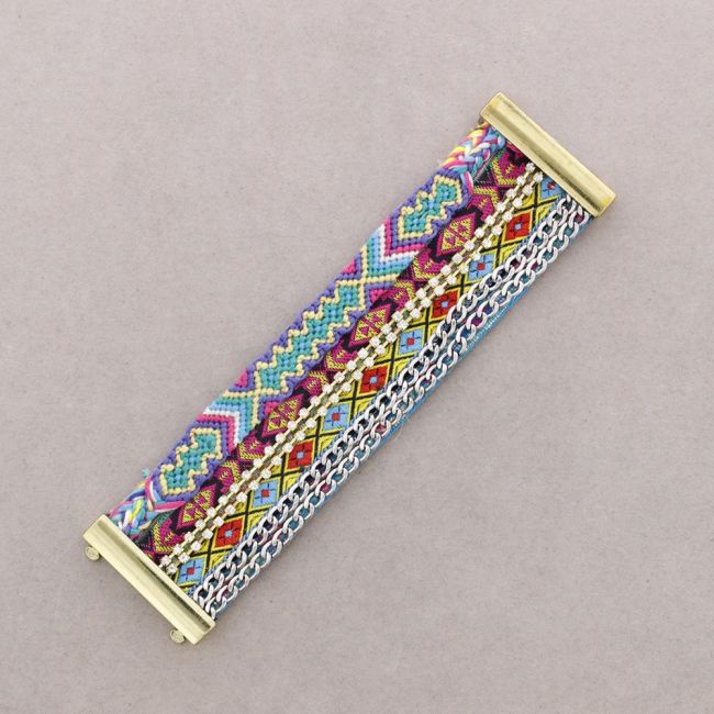 WOVEN BRACELET WITH MAGNETIC CLOSURE