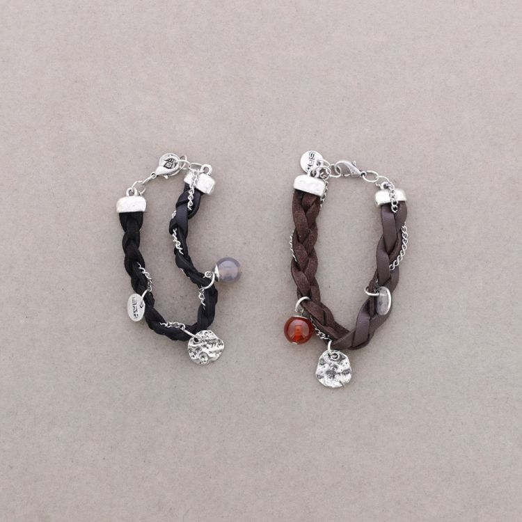 PULSERA CUERO CUENTAS METAL 2
