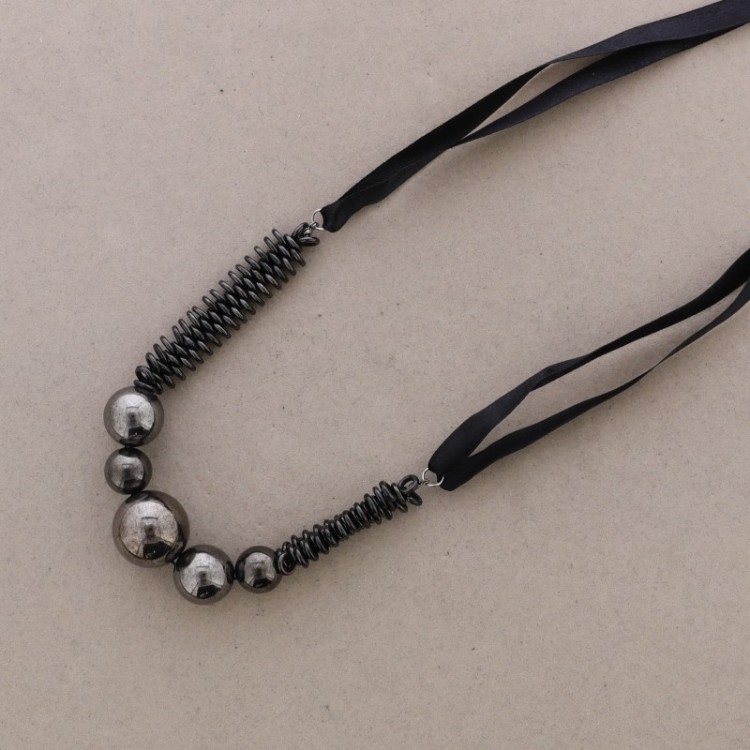 COLLAR RASO CUENTAS METAL