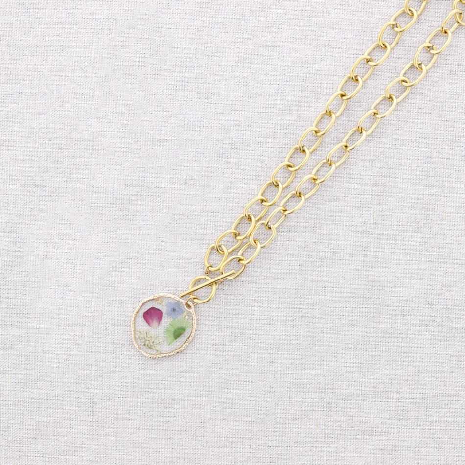 STEEL NECKLACE WITH DRIED FLOWER PENDANT