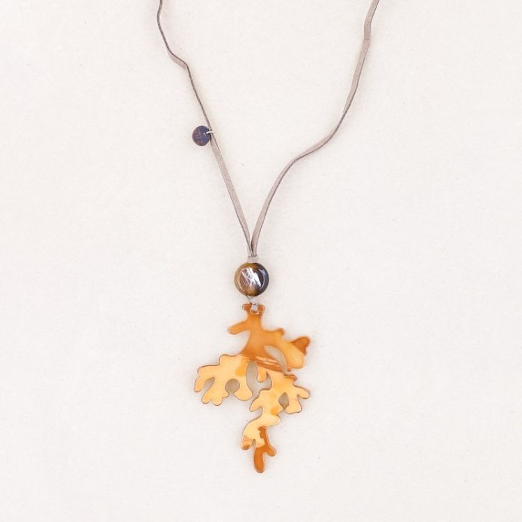 COLLAR LARGO COLGANTE CORAL RESINA 2