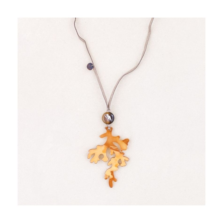 COLLAR LARGO COLGANTE CORAL RESINA