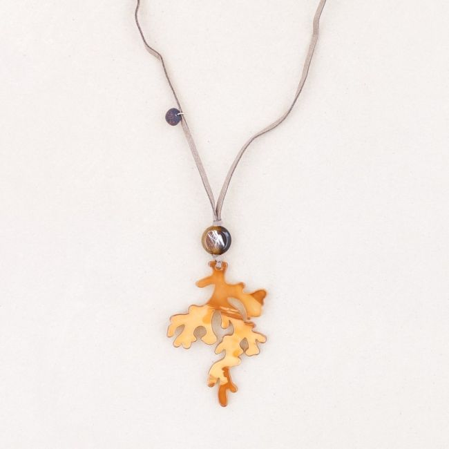 COLLAR LARGO COLGANTE CORAL RESINA