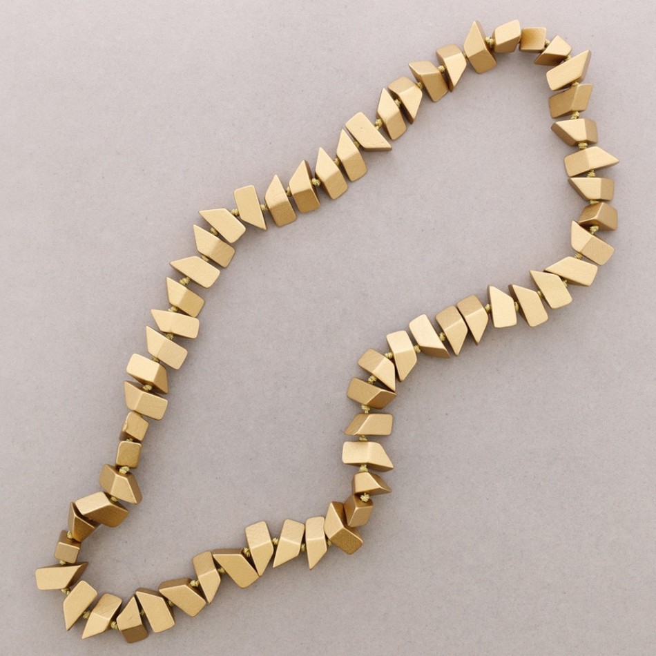 COLLAR LARGO CUENTAS IRREGULARES MADERA