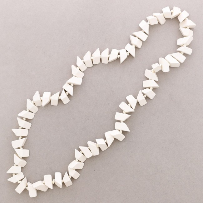 LONG NECKLACE WITH IRREGULAR WOODEN BEADS