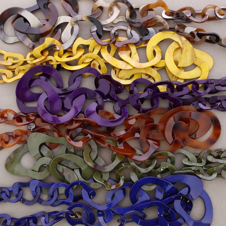 LONG RESIN LINK NECKLACE 2