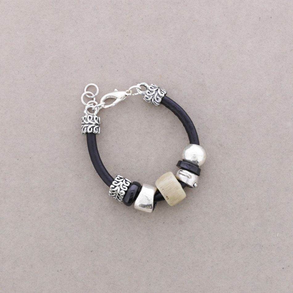PULSERA CUERO METAL RESINA