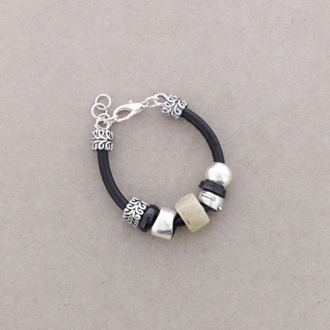 PULSERA CUERO METAL RESINA