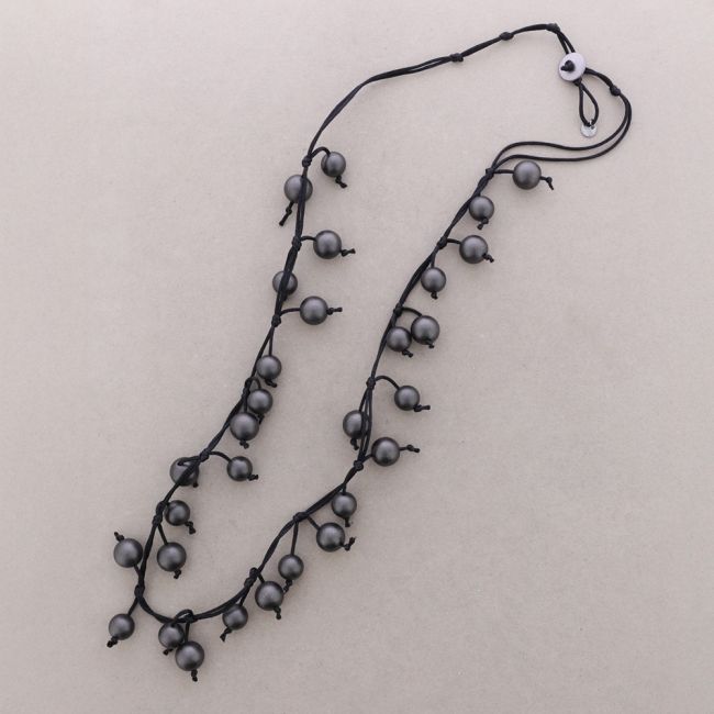 LONG FRINGE NECKLACE WITH BALLS AND METAL FINISH
