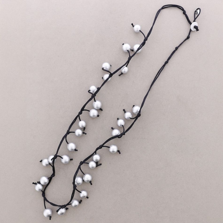 LONG FRINGE NECKLACE WITH BALLS AND METAL FINISH