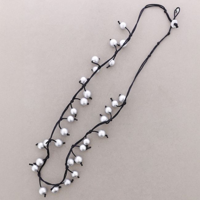 LONG FRINGE NECKLACE WITH BALLS AND METAL FINISH