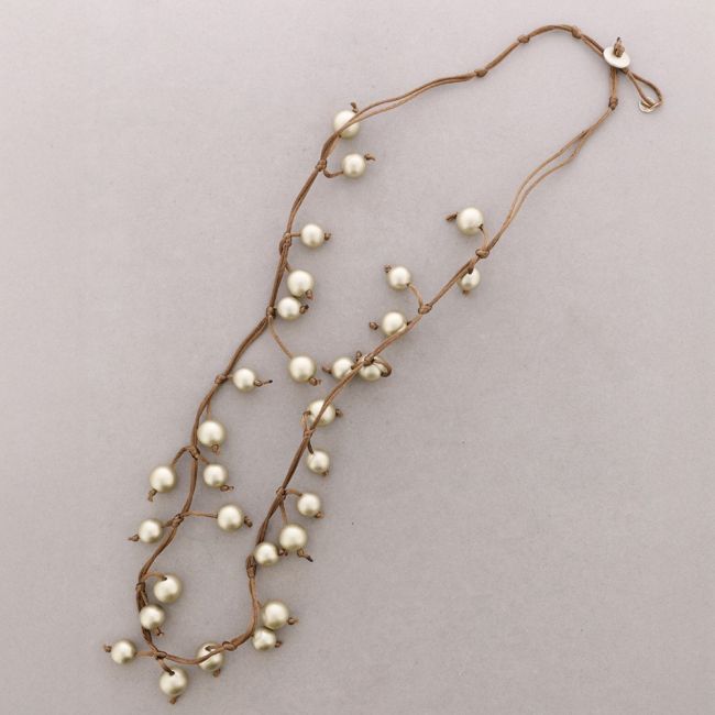 LONG FRINGE NECKLACE WITH BALLS AND METAL FINISH