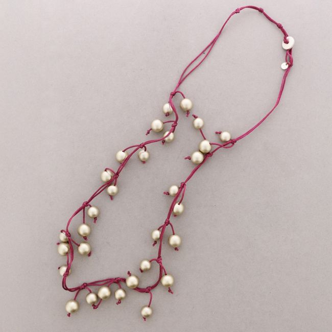 LONG FRINGE NECKLACE WITH BALLS AND METAL FINISH