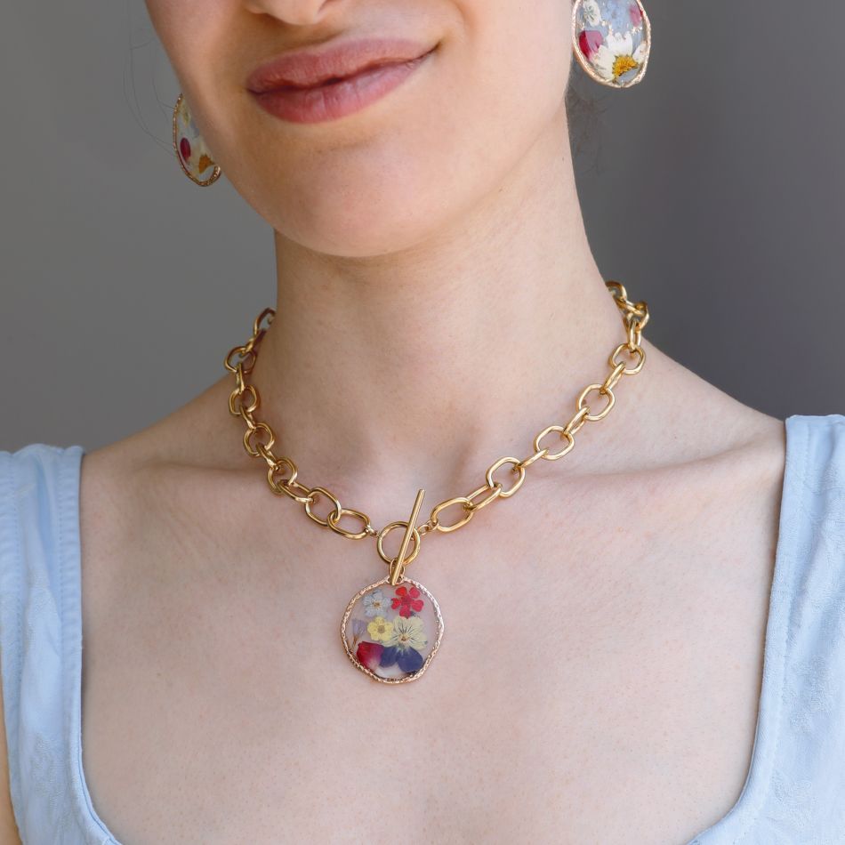 STEEL NECKLACE WITH DRIED FLOWER PENDANT