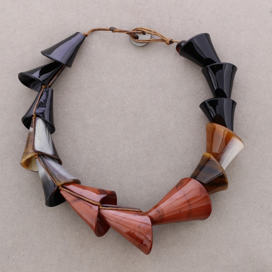 RESIN HORN NECKLACE