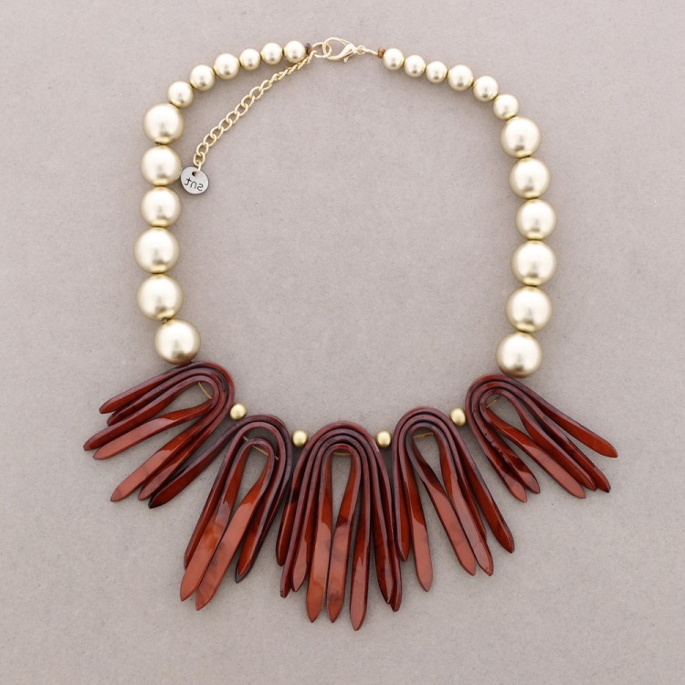 CHOKER WITH RESIN LEAF DANGLING BEADS
