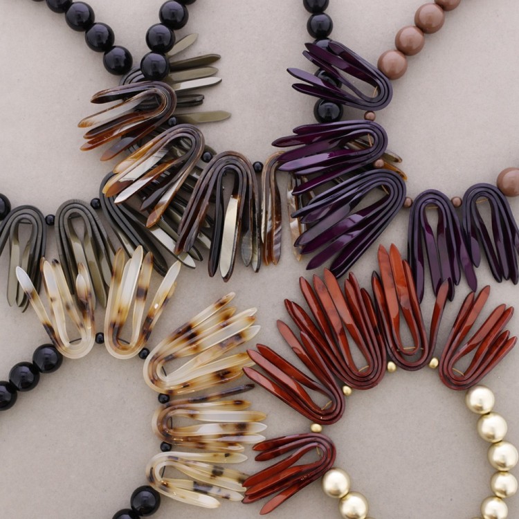 CHOKER WITH RESIN LEAF DANGLING BEADS 2