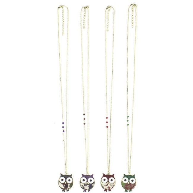 LONG NECKLACE WITH STAMPED METAL PENDANT