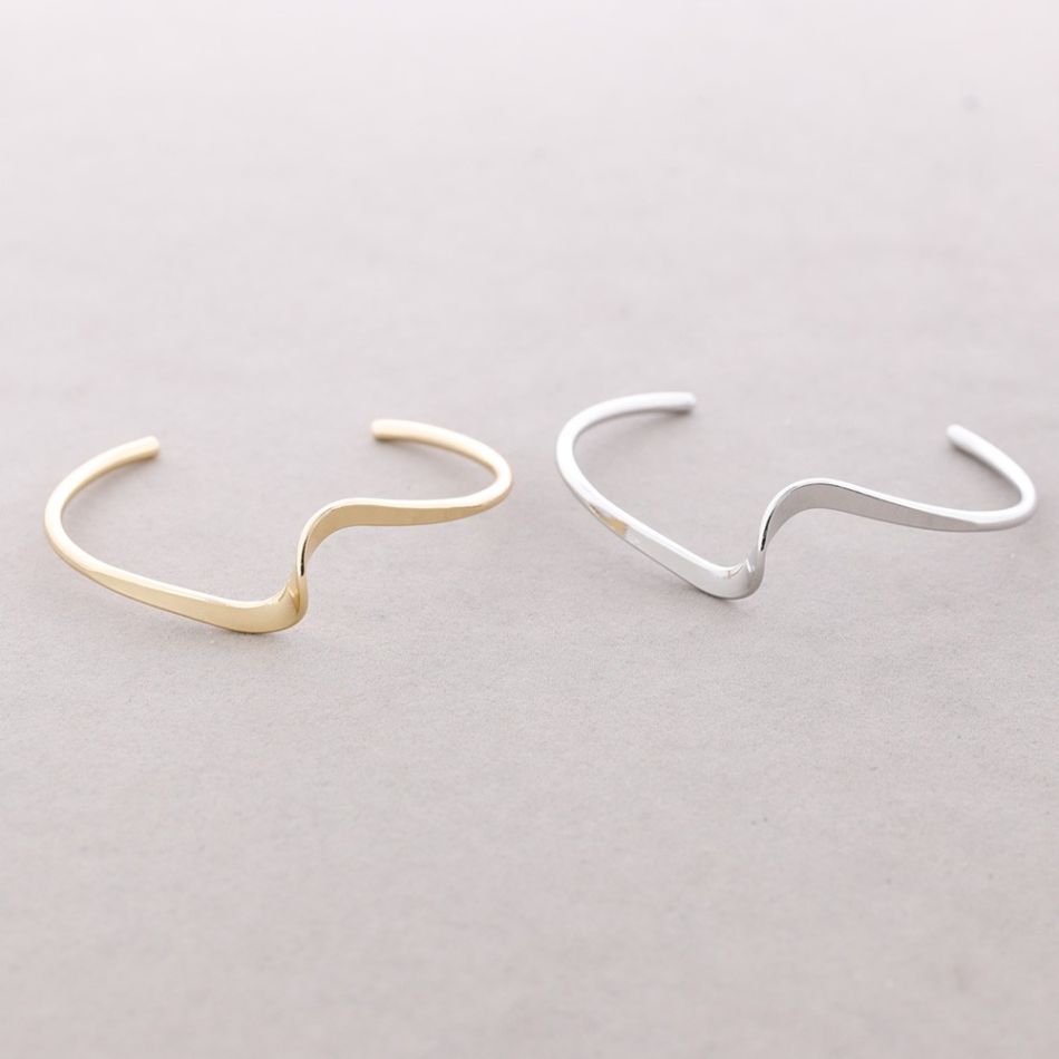 MINIMALIST METAL ADJUSTABLE BRACELET