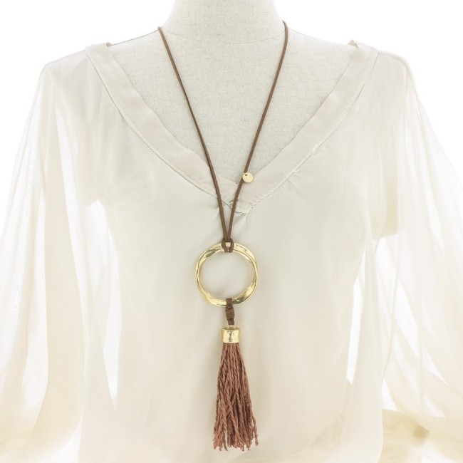 COLLAR LARGO COLGANTE ANILLA METAL FLECO RAFIA