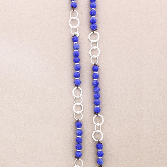 COLLAR LARGO CUENTAS LAVAS ANILLAS METAL