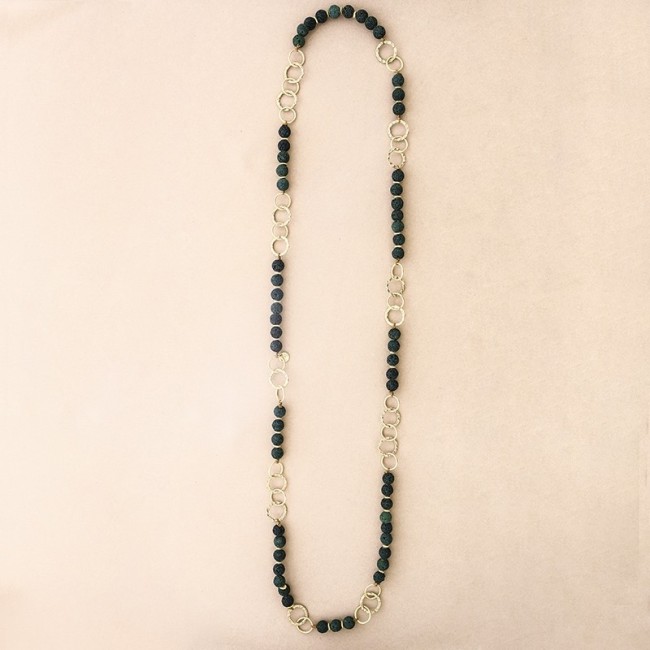 COLLAR LARGO CUENTAS LAVAS ANILLAS METAL