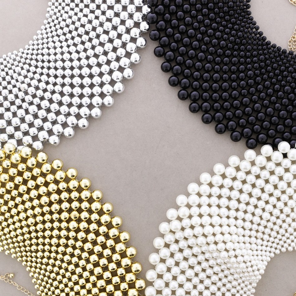 BIB NECKLACE WITH BALLS