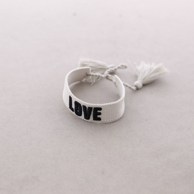 MACRAMÉ LOVE BRACELET