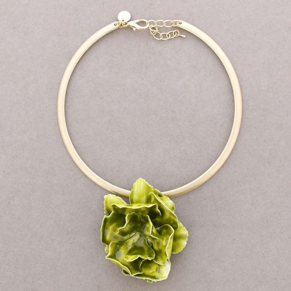 GARGANTILLA COLGANTE FLOR METAL ESMALTE