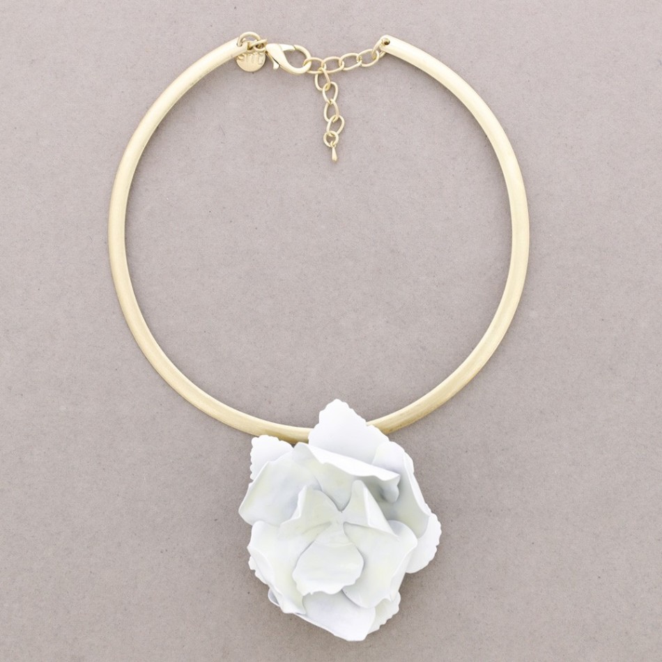 GARGANTILLA COLGANTE FLOR METAL ESMALTE