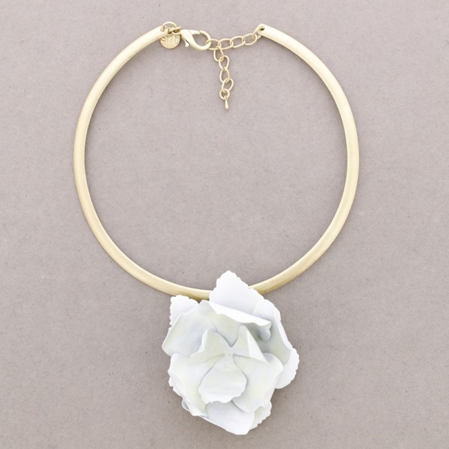 GARGANTILLA COLGANTE FLOR METAL ESMALTE