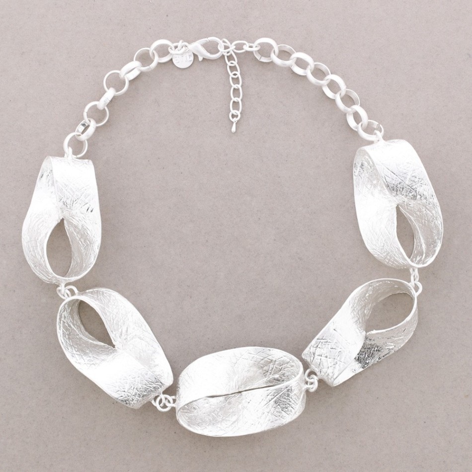 GARGANTILLA FORMA MOBIUS METAL