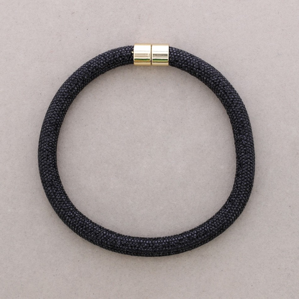 MAGNETIC NECKLACE WITH CRYSTALS