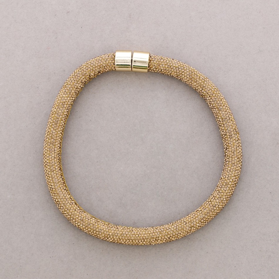 MAGNETIC NECKLACE WITH CRYSTALS