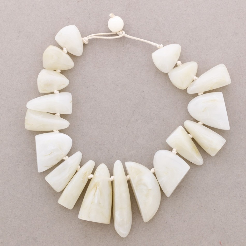 IRREGULAR RESIN BEAD CHOKER