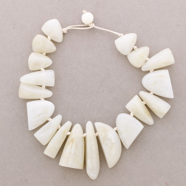 IRREGULAR RESIN BEAD CHOKER