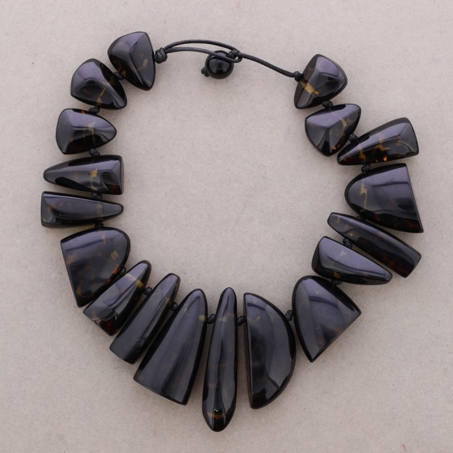 IRREGULAR RESIN BEAD CHOKER