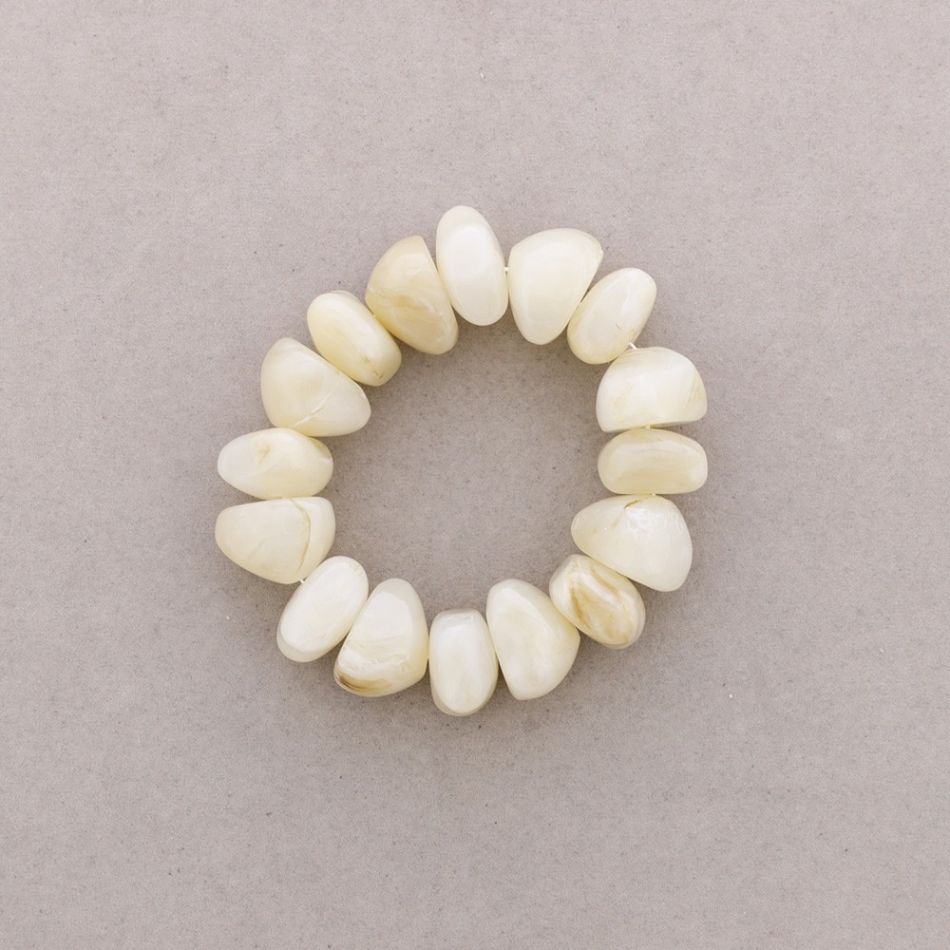 ELASTIC BRACELET WITH IRREGULAR RESIN BEADS
