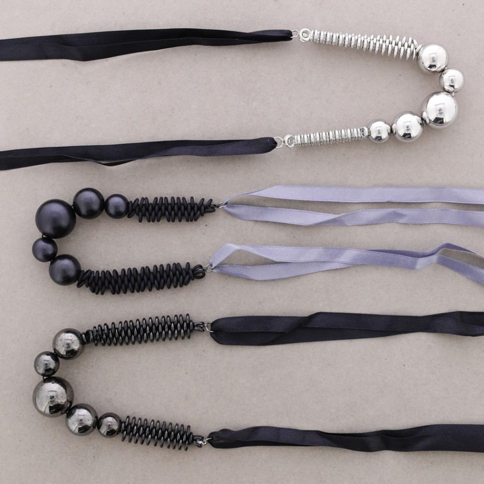 COLLAR RASO CUENTAS METAL