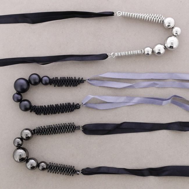 COLLAR RASO CUENTAS METAL