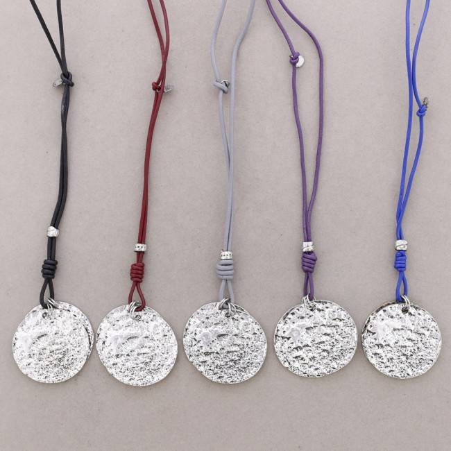 COLLAR LARGO CUERO COLG.METAL