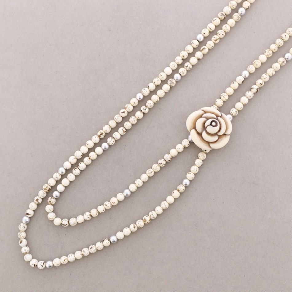 COLLAR LARGO CUENTAS METAL RESINA FLOR