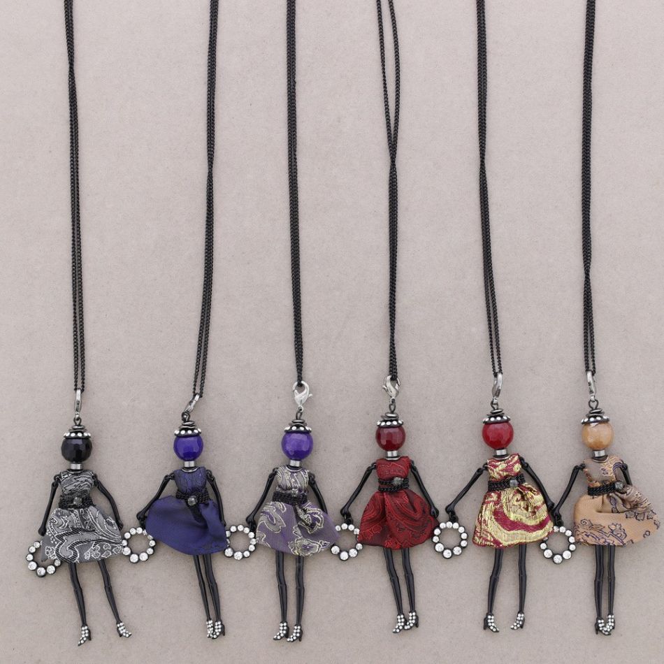 LONG PENDANT NECKLACE DOLL