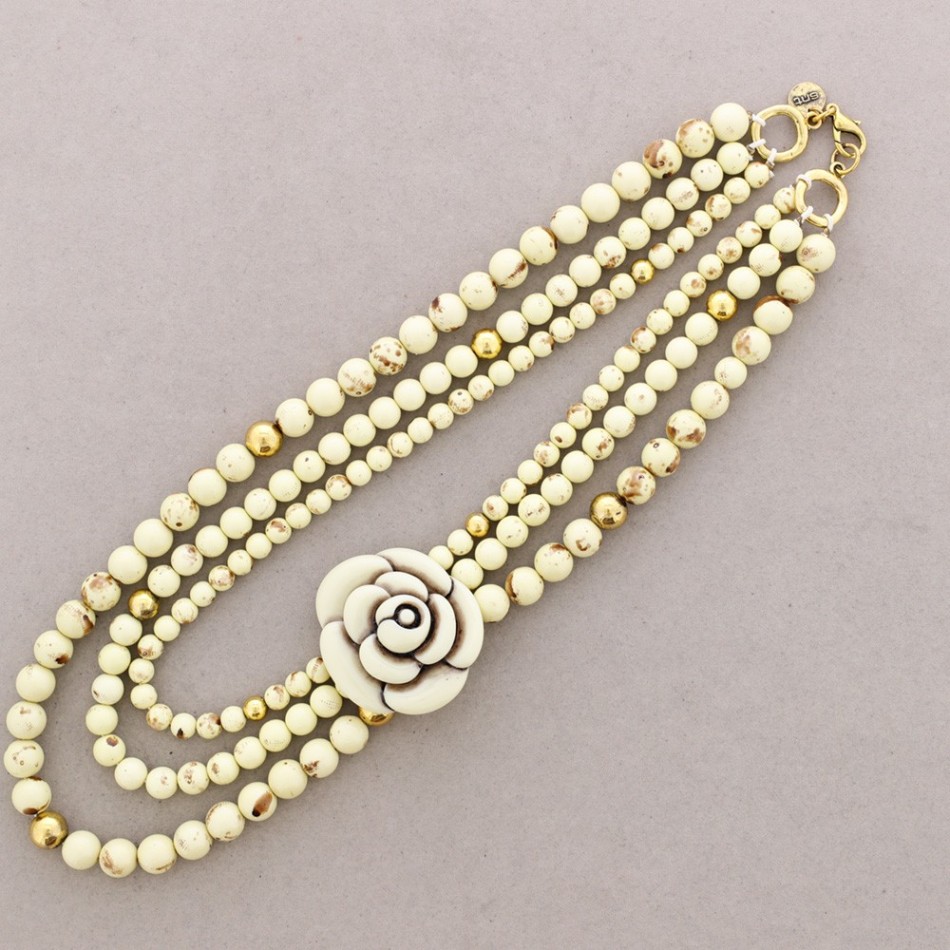 COLLAR FLOR CUENTAS PASTA