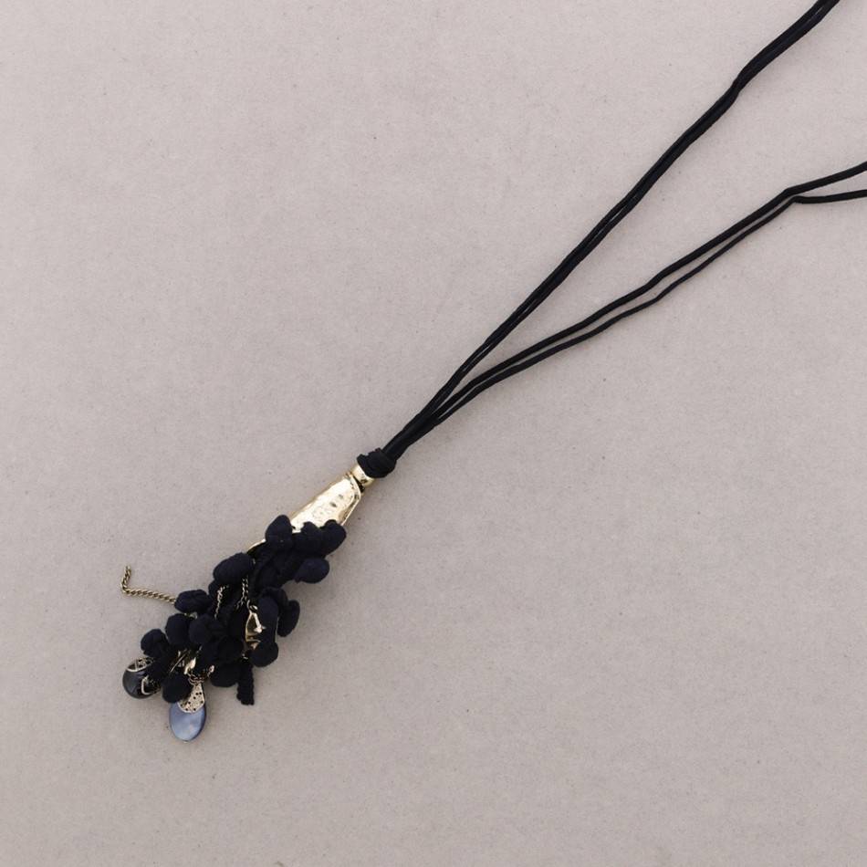 COLLAR LARGO COLG.POMPONES