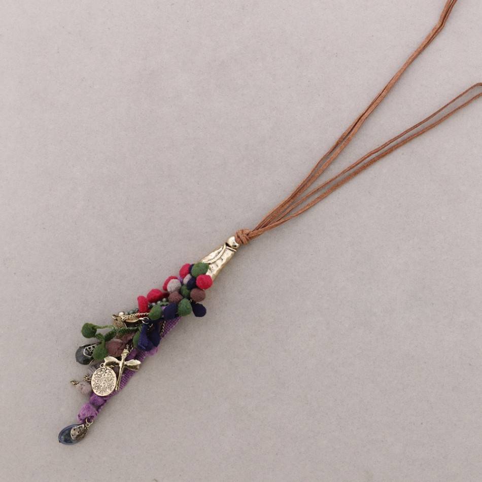 LONG NECKLACE WITH POMPOMS