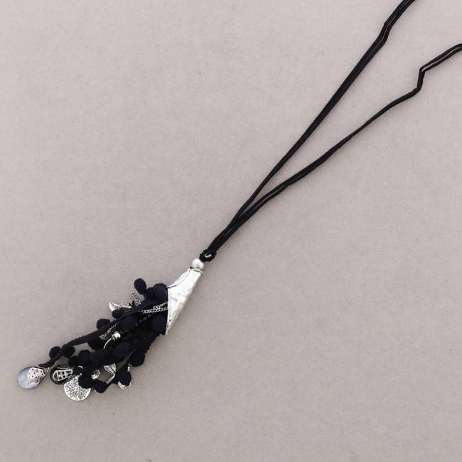 LONG NECKLACE WITH POMPOMS