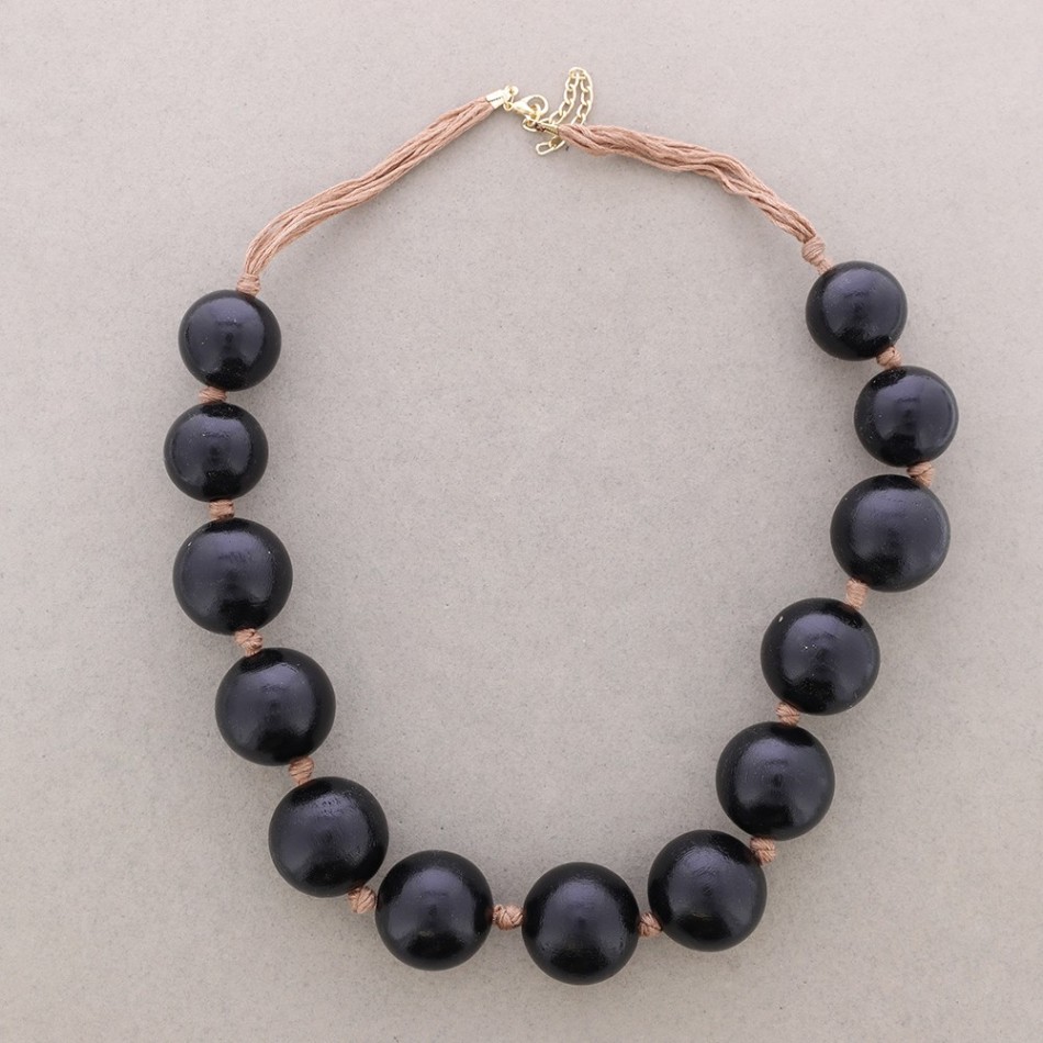 COLLAR BOLAS MADERA