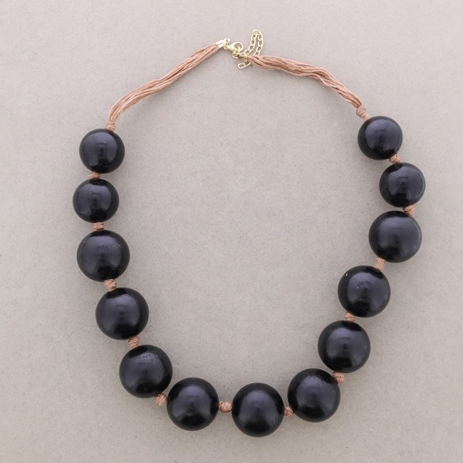 COLLAR BOLAS MADERA