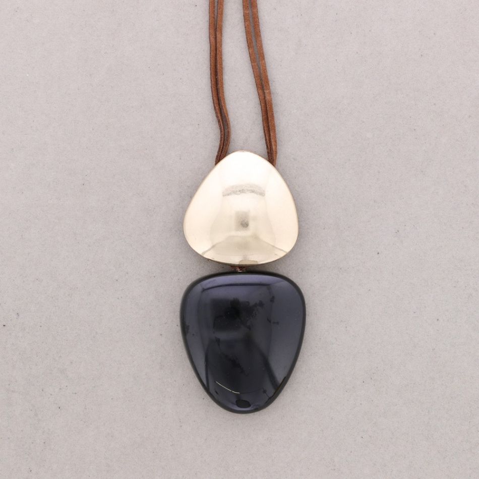 COLLAR LARGO COLGANTE METAL RESINA